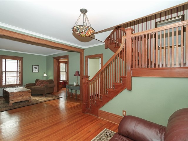 310 N Commonwealth Ave, Elgin, IL 60123 photo 5