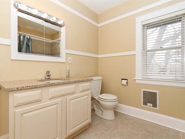 310 N Commonwealth Ave, Elgin, IL 60123 photo 21