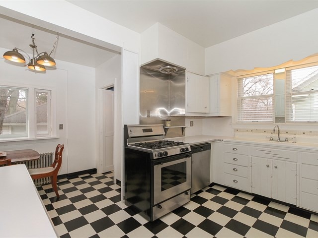 310 N Commonwealth Ave, Elgin, IL 60123 photo 9