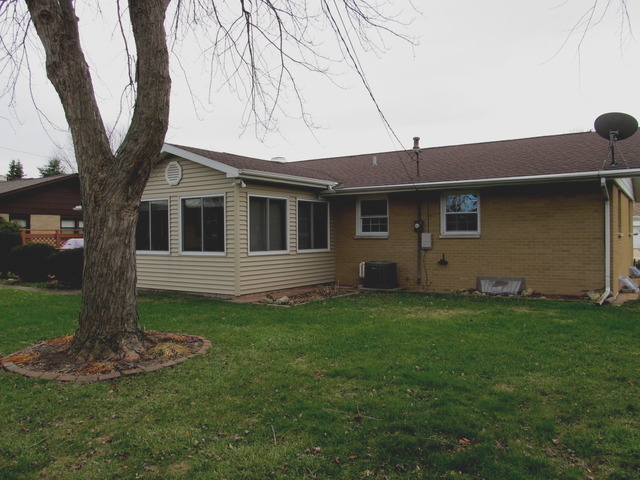 1321 26th St, Peru, IL 61354 photo 4