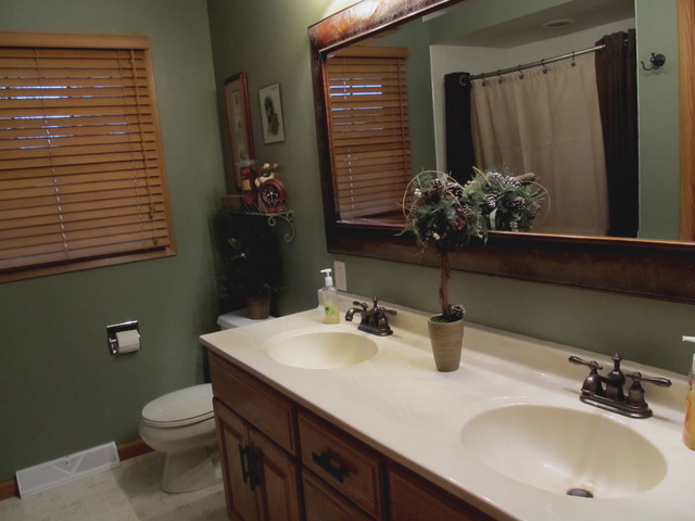 1321 26th St, Peru, IL 61354 photo 8