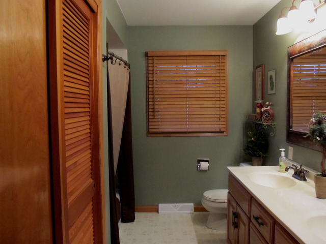 1321 26th St, Peru, IL 61354 photo 9