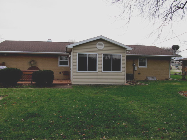 1321 26th St, Peru, IL 61354 photo 2