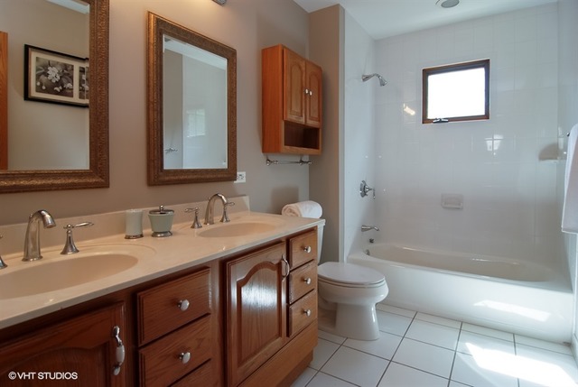 386 Bartram Rd, Riverside, IL 60546 photo 16