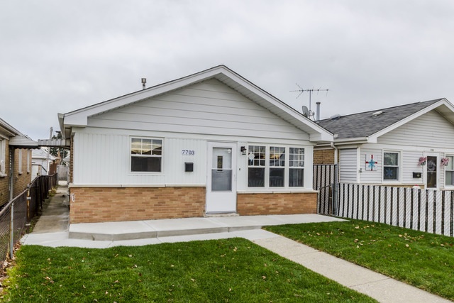 7703 Massasoit Ave, Burbank, IL 60459 photo 1