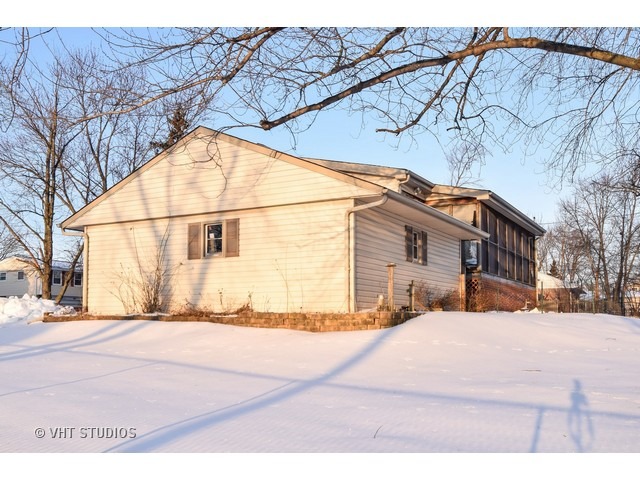 314 E Maxon Ln, Streamwood, IL 60107 photo 2