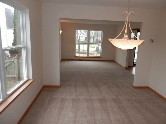 2000 Oakdale Estates Dr, Plainfield, IL 60586 photo 4