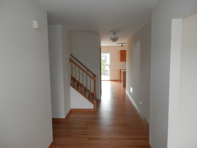 2000 Oakdale Estates Dr, Plainfield, IL 60586 photo 2
