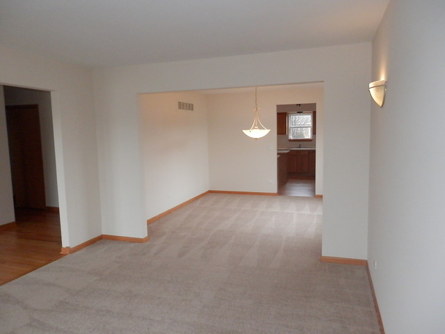 2000 Oakdale Estates Dr, Plainfield, IL 60586 photo 3