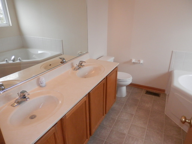 2000 Oakdale Estates Dr, Plainfield, IL 60586 photo 24