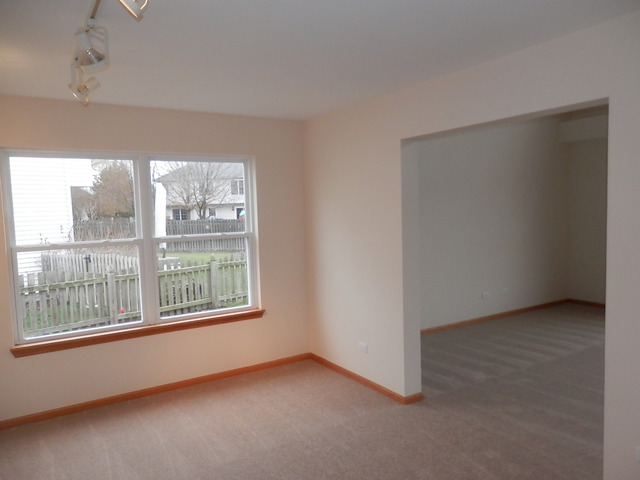 2000 Oakdale Estates Dr, Plainfield, IL 60586 photo 9