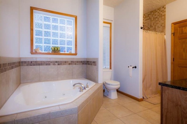 10252 Hawks Pointe Trl, Roscoe, IL 61073 photo 22