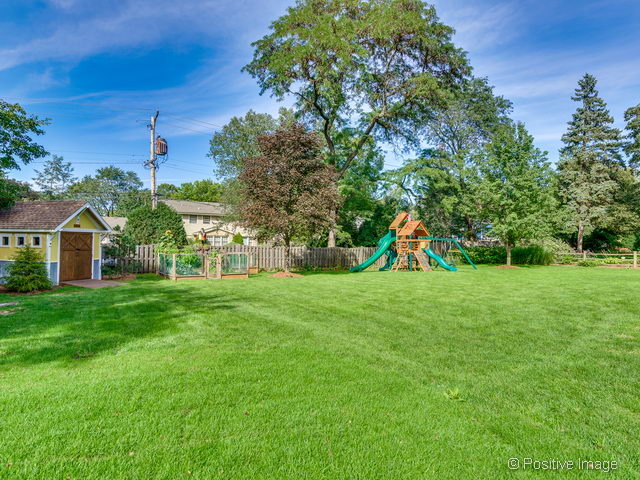 117 E Farnham Ln, Wheaton, IL 60189 photo 2