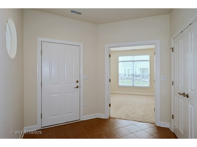 16529 S Fox Run Cir, Plainfield, IL 60586 photo 2