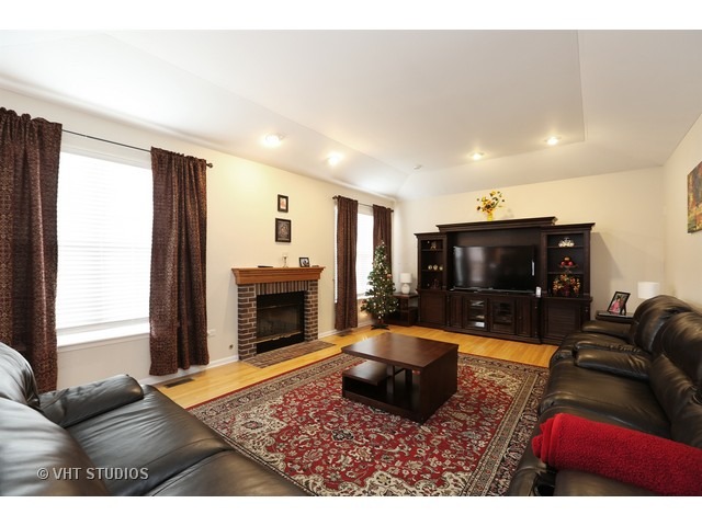420 Plainview Dr, Bolingbrook, IL 60440 photo 8
