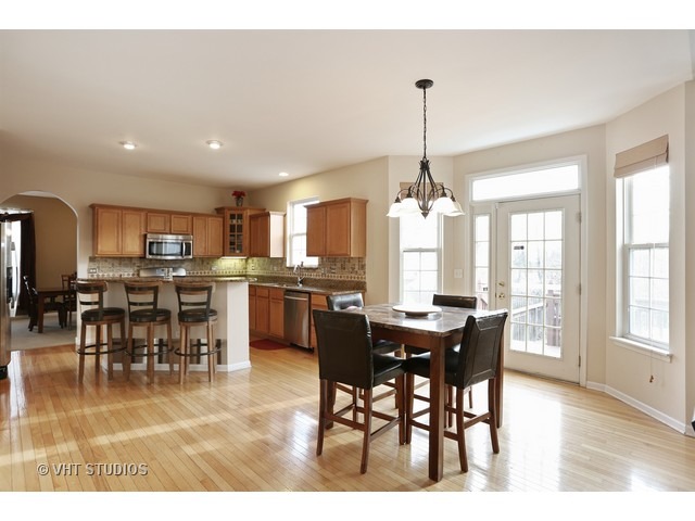 420 Plainview Dr, Bolingbrook, IL 60440 photo 6