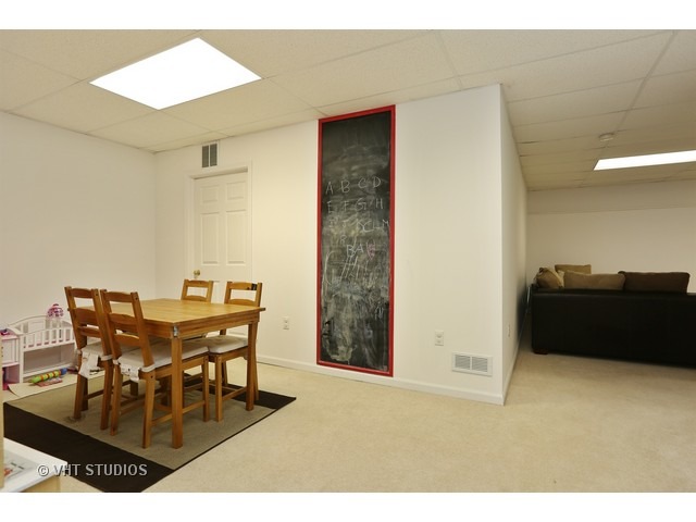 420 Plainview Dr, Bolingbrook, IL 60440 photo 9