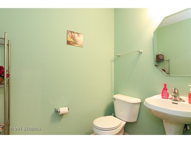 420 Plainview Dr, Bolingbrook, IL 60440 photo 17