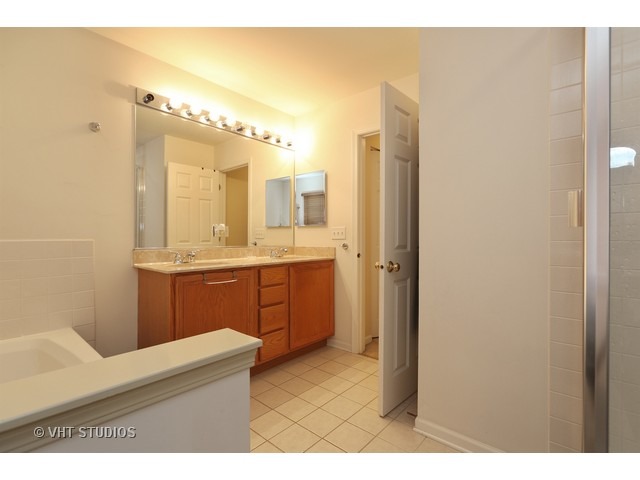 420 Plainview Dr, Bolingbrook, IL 60440 photo 13