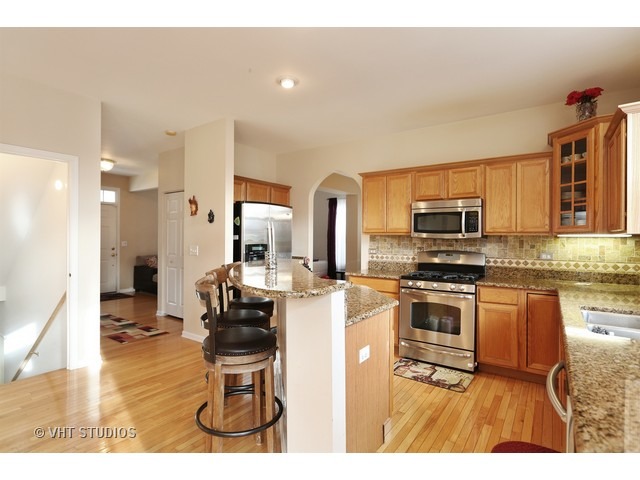 420 Plainview Dr, Bolingbrook, IL 60440 photo 4