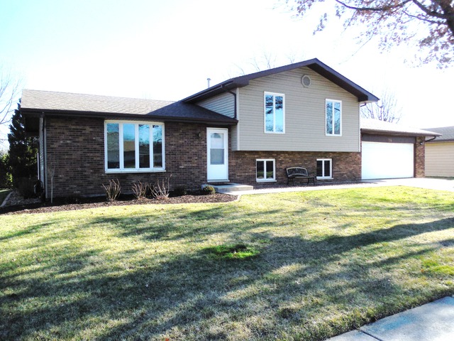 114 Blackhawk Dr, Minooka, IL 60447 photo 3