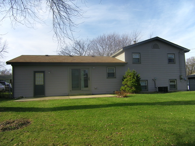 6718 Wander Way, Cary, IL 60013 photo 2