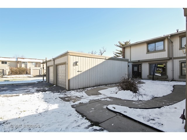 1063 Cascade Dr, Aurora, IL 60506 photo 1