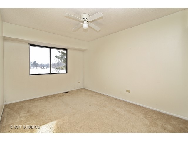 1063 Cascade Dr, Aurora, IL 60506 photo 7