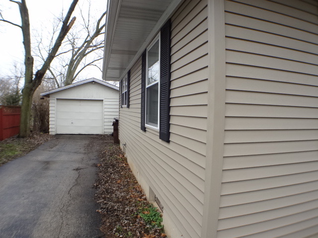 418 Sunset Dr, Marengo, IL 60152 photo 2