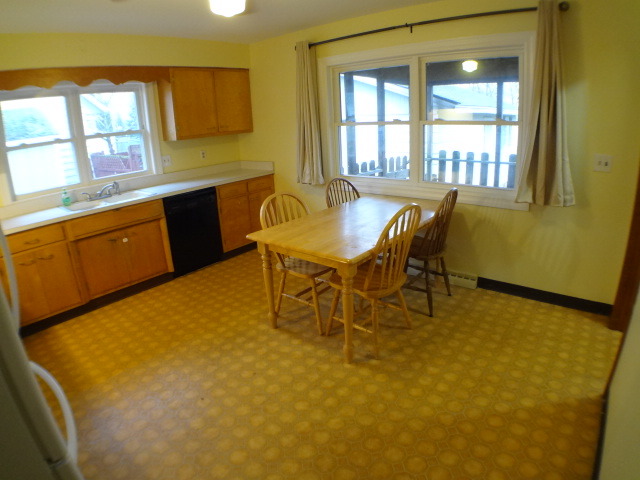 418 Sunset Dr, Marengo, IL 60152 photo 5