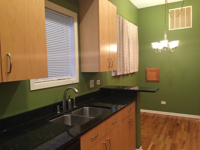 2824 N Troy St, Chicago, IL 60618 photo 9