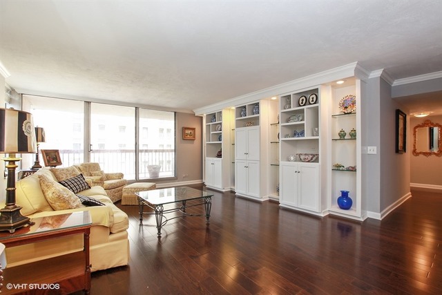 201 E Chestnut St #9a, Chicago, IL 60611 photo 2