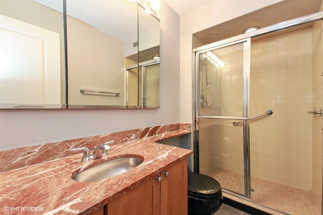 201 E Chestnut St #9a, Chicago, IL 60611 photo 9