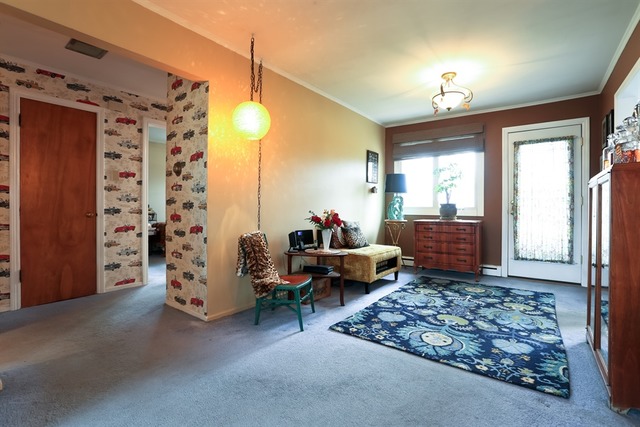 1075 E Villa Dr, Des Plaines, IL 60016 photo 3