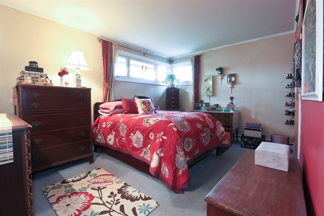 1075 E Villa Dr, Des Plaines, IL 60016 photo 6