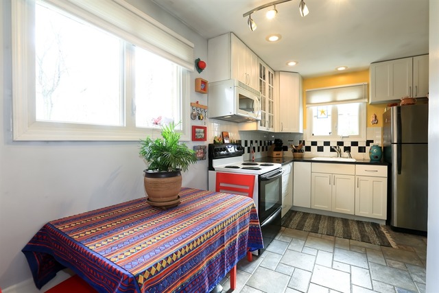 1075 E Villa Dr, Des Plaines, IL 60016 photo 4