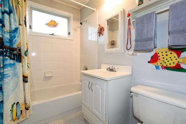 1075 E Villa Dr, Des Plaines, IL 60016 photo 8