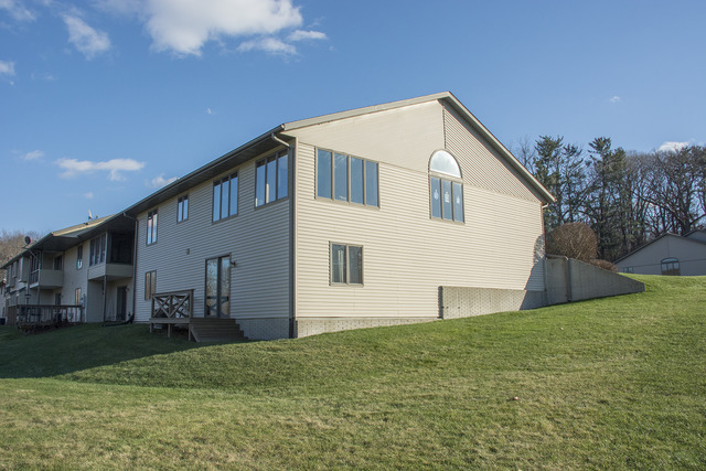 714 Milnes Dr, Morrison, IL 61270 photo 2