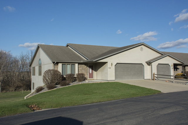 714 Milnes Dr, Morrison, IL 61270 photo 1