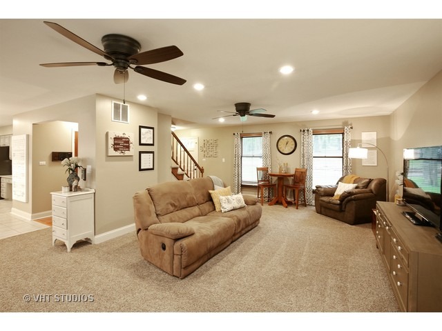 51 Gromer Rd, Elgin, IL 60120 photo 2