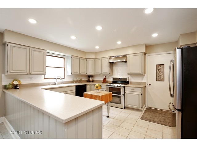 51 Gromer Rd, Elgin, IL 60120 photo 5