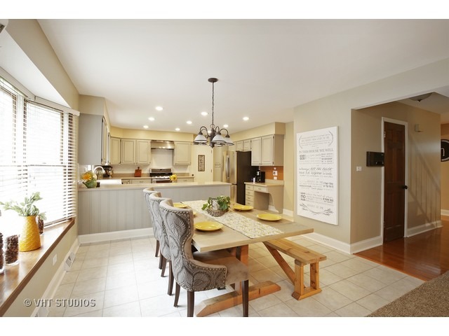 51 Gromer Rd, Elgin, IL 60120 photo 4