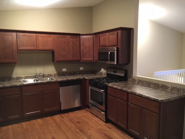 12178 W Yorkhouse Rd, Waukegan, IL 60087 photo 3