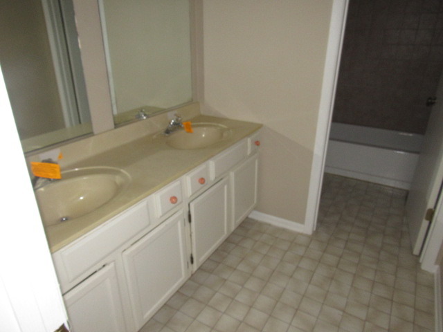 320 Forest Ave, Roselle, IL 60172 photo 12