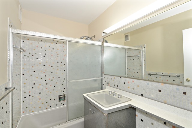 30 Elm St #20D, Chicago, IL 60611 photo 9