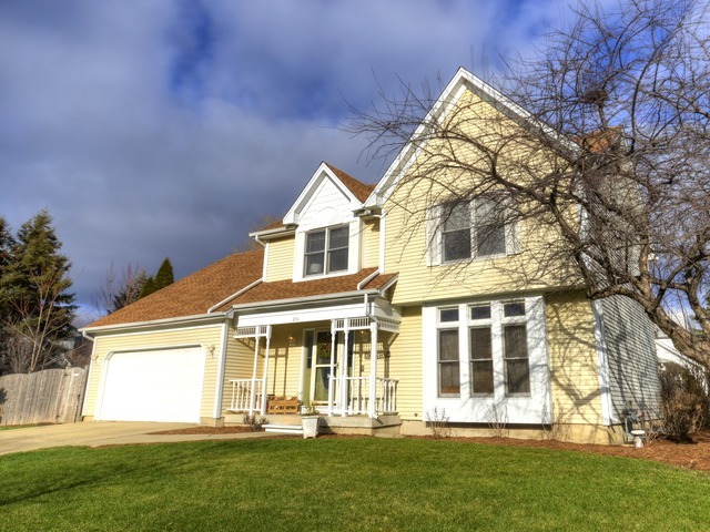 651 Canyon Ln, Elgin, IL 60123 photo 1