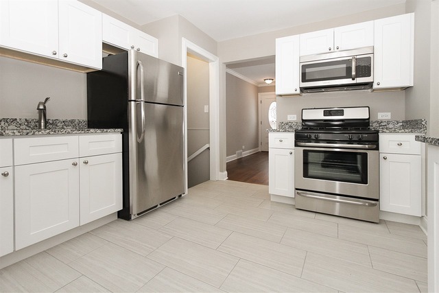 1017 Marshall Dr, Des Plaines, IL 60016 photo 8
