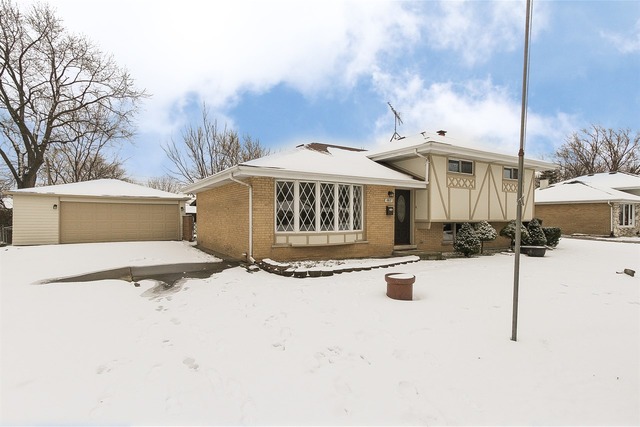 1017 Marshall Dr, Des Plaines, IL 60016 photo 2