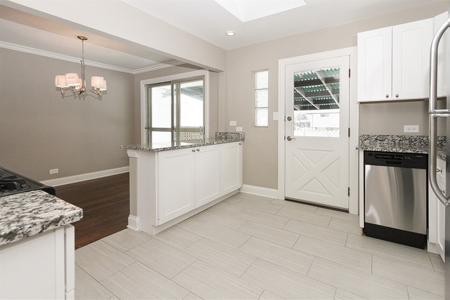 1017 Marshall Dr, Des Plaines, IL 60016 photo 9