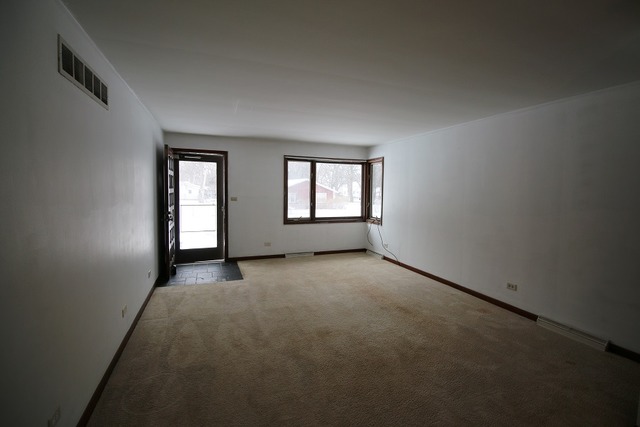 800 Goethe St, Elgin, IL 60123 photo 2
